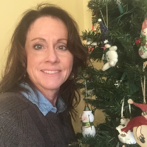 Meet your Posher, Lisa - Picture 2 of 3